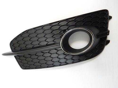 VAG AUDI Q3 oro kreipiančiosios grotelės dešinėje originalios 8U080768682DSP9