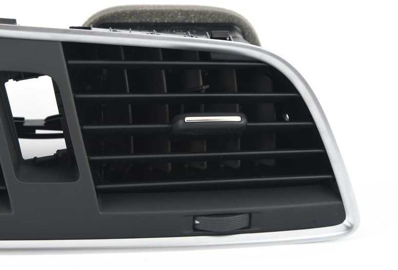 VAG AUDI Q3 RSQ3 84B 8UB 8UG ventiliacijos angų juoda 8U1820951C6PS originali