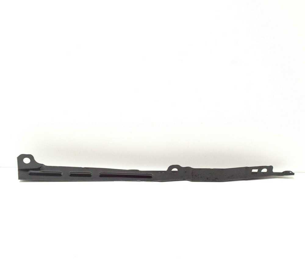 VAG AUDI Q3 RSQ3 priekinio kairiojo sparno laikiklis Originalus 8U0821467A