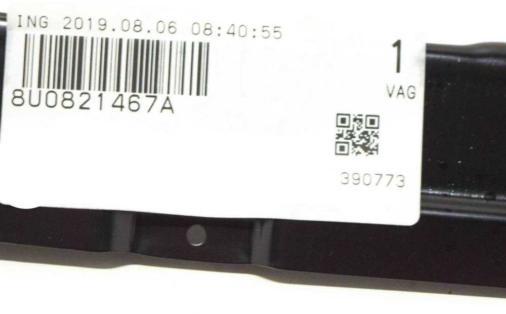 VAG AUDI Q3 RSQ3 priekinio kairiojo sparno laikiklis Originalus 8U0821467A