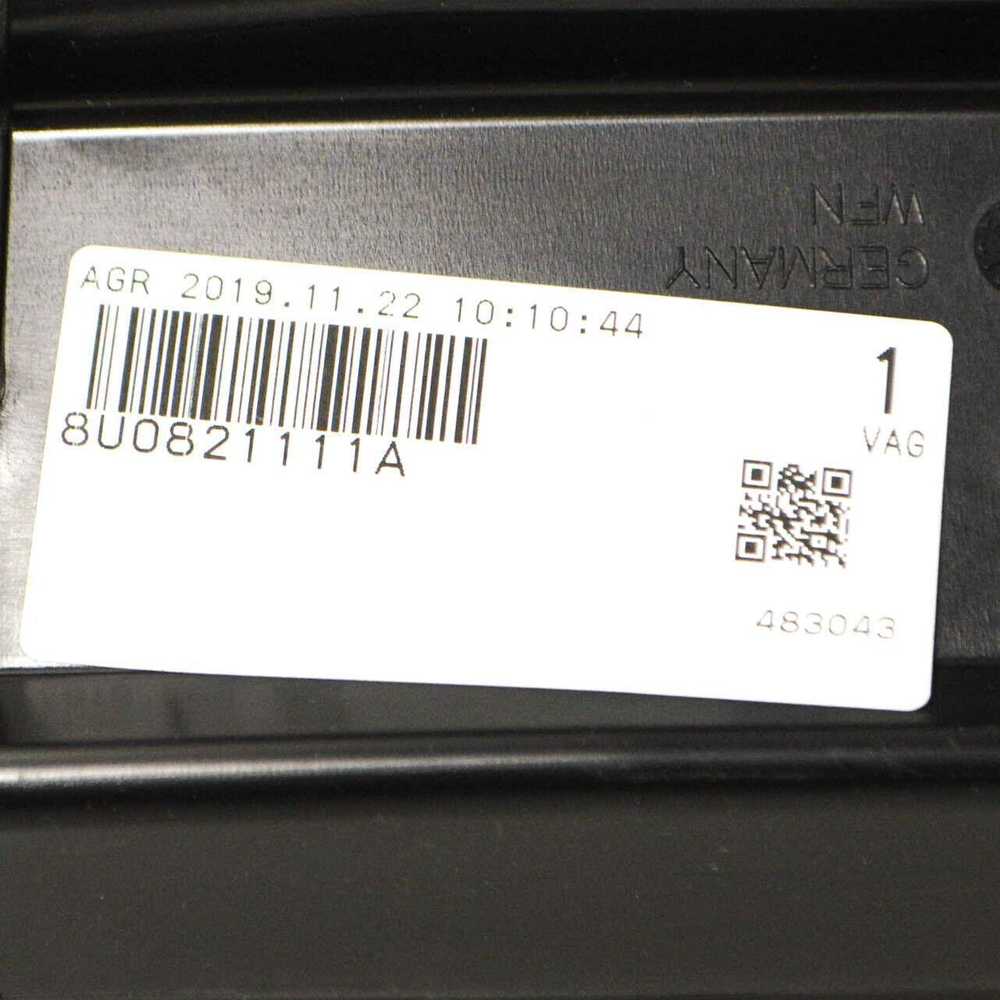 VAG AUDI Q3 Rsq3 uždarymo kairysis elementas originalus 8U0821111A