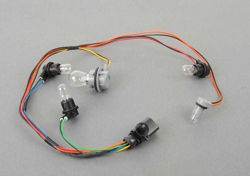 VAG AUDI Q5 08-16 Naujas galinis apatinis uodegos žibinto laikiklis su kabeliais 8R0945221B