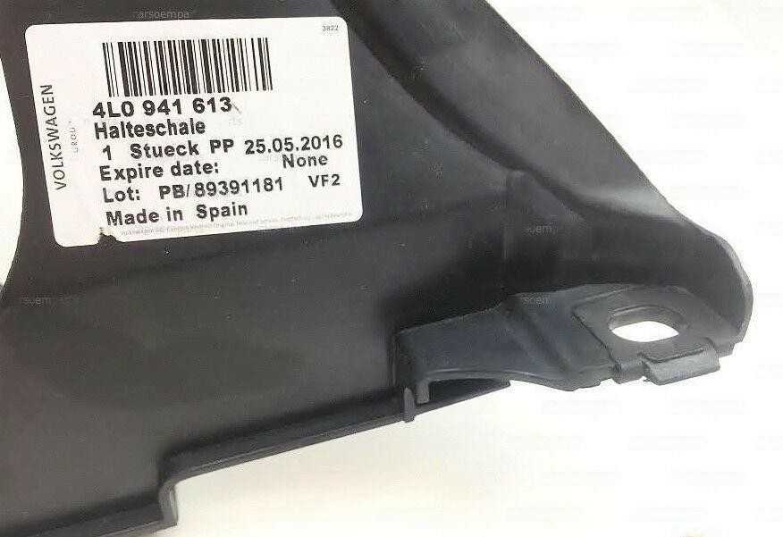 VAG "Audi Q7" 2007-2015 m. halogeninių priekinių žibintų montavimo plokštės laikiklis kairėje originali 4L0941613