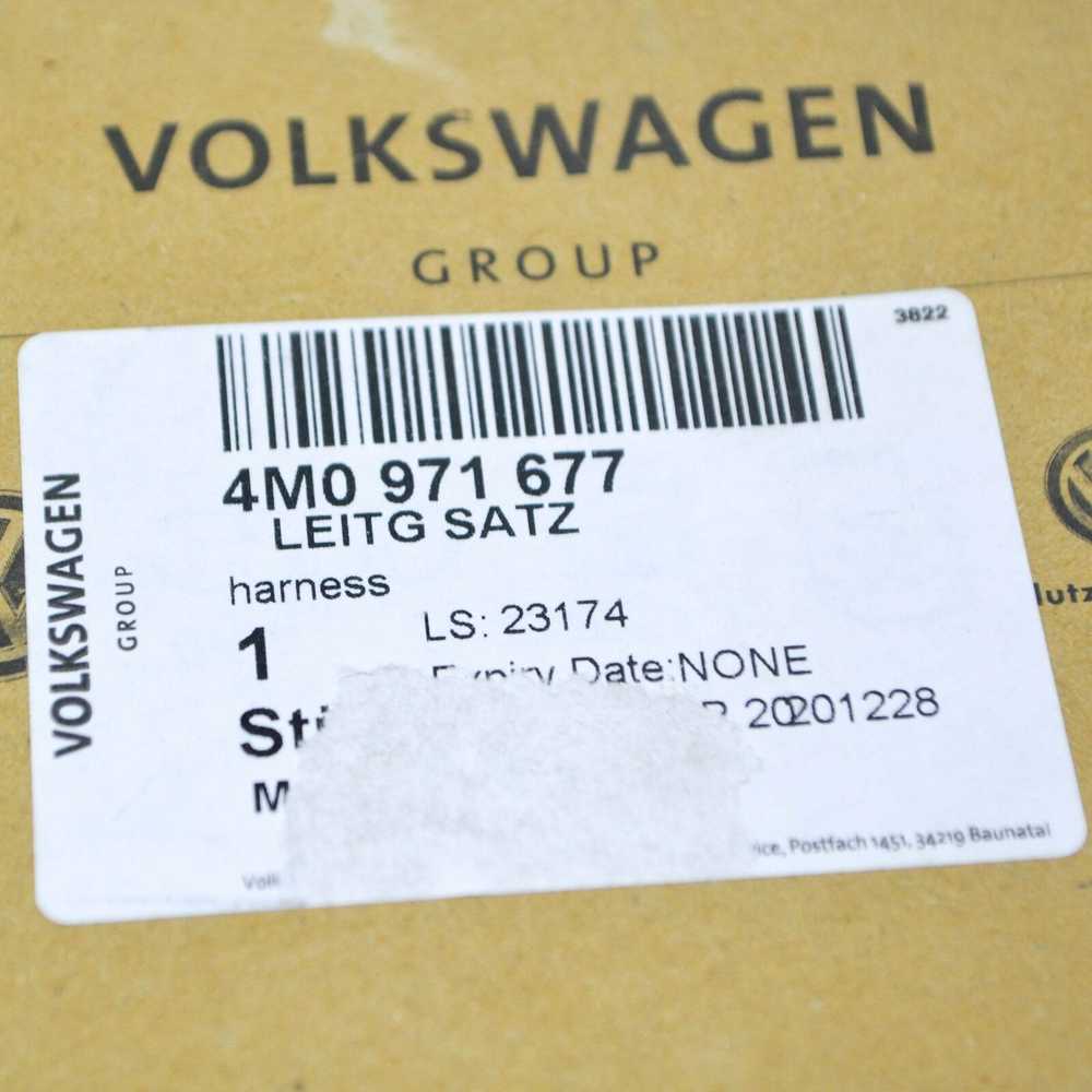 VAG AUDI Q7 4M oro pagalvės jutiklio jungtis 4M0971677 originali