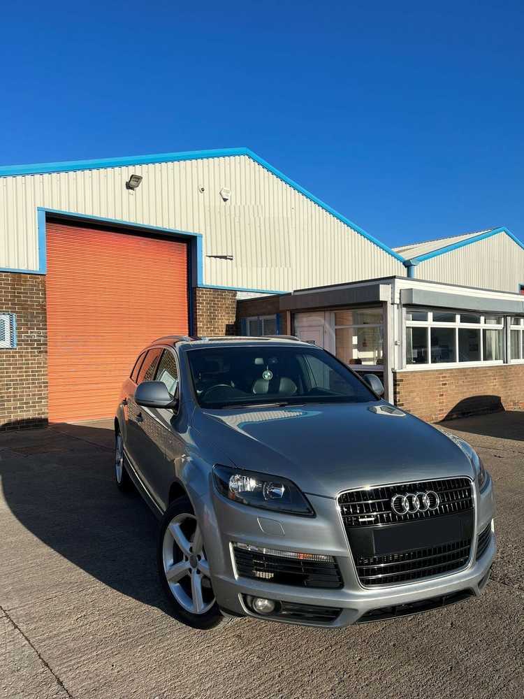 VAG Audi Q7 Kairiojo bamperio atrama Originali 4L0807333