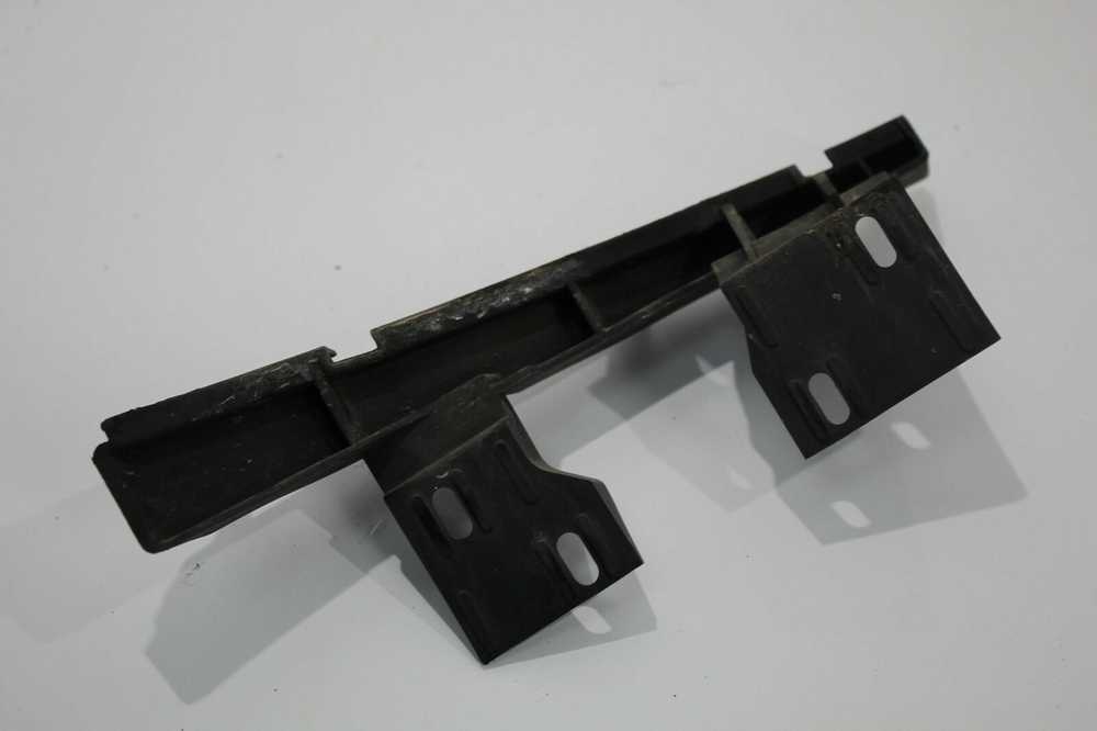 VAG Audi Q7 Kairiojo bamperio atrama Originali 4L0807333