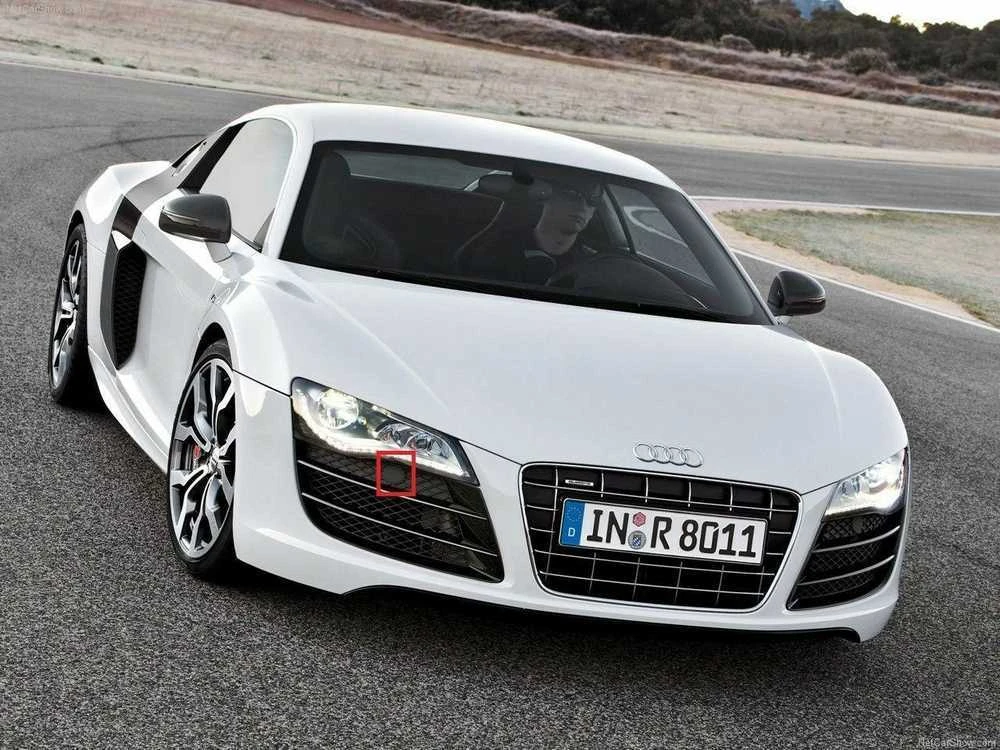 VAG Audi R8 07-12 priekinio bamperio dešinysis galinis dangtelis originalus 420807752A01C