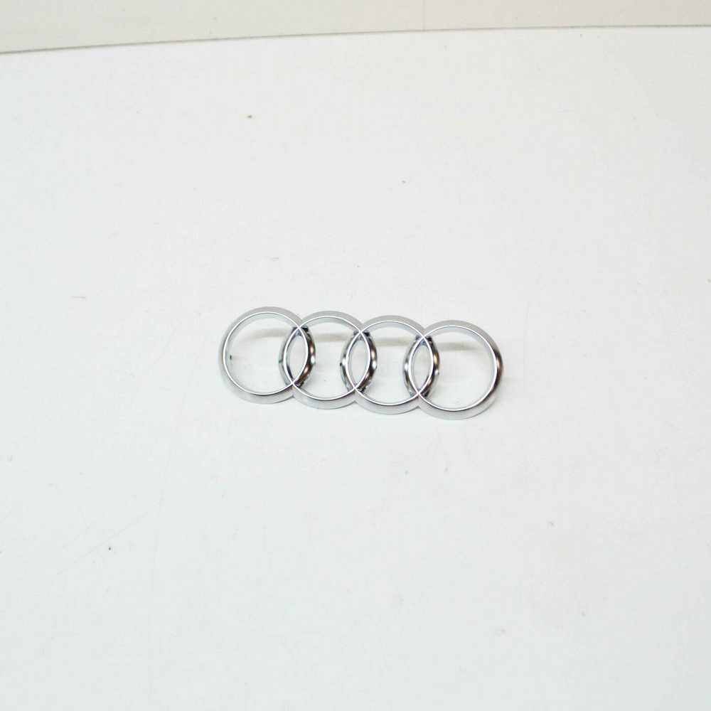VAG AUDI RSQ3 8U ženklas ant variklio dangčio Originalus 8T0103940A
