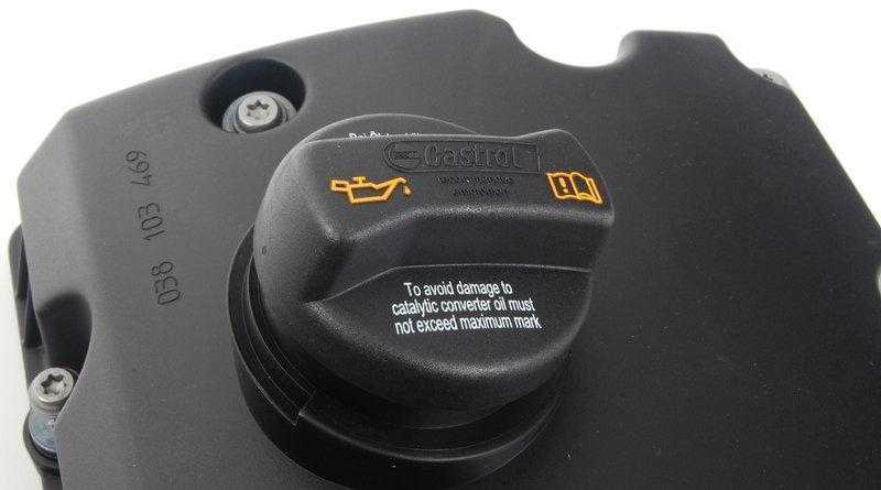 VAG AUDI Seat Volkswagen Passat 2.0L 2004 - 2005 Ventilio dangtelis su tarpine 038103469AE Originalus