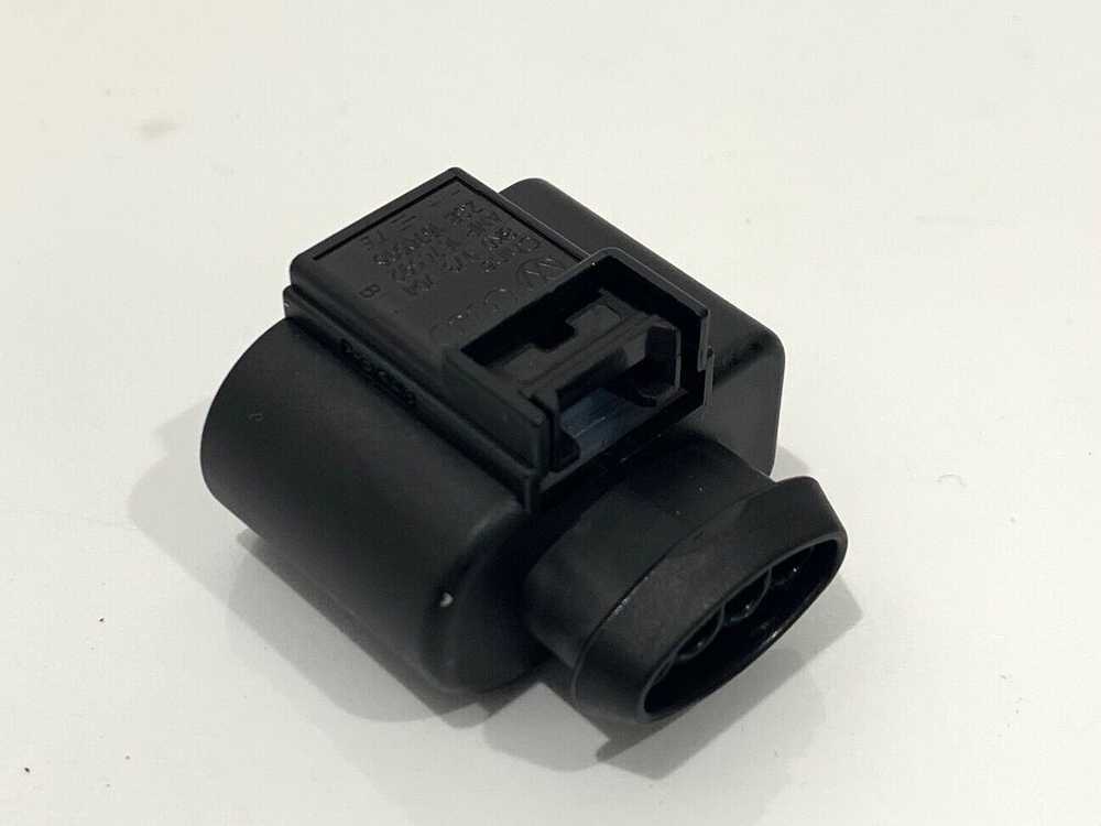 VAG Audi VW 4 kontaktų jungtis originali 8K0973704