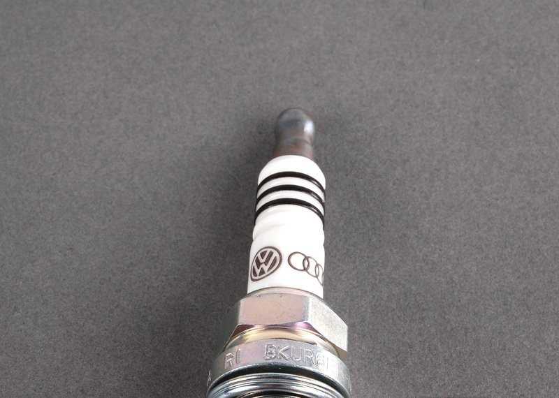 VAG Audi VW Seat Skoda originali uždegimo žvakė 101000033AA
