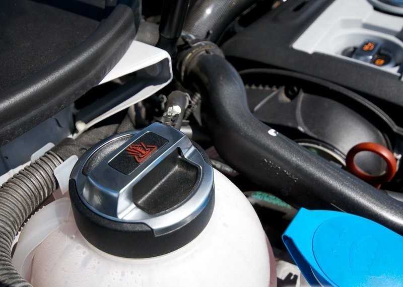 VAG Audi R8 2007 2017 Aušinimo sistemos plėtimosi bako dangtelis Originalus 420121321