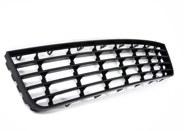 VAG Golf MK5 2004-09 Priekinio bamperio centrinės grotelės 1K08536779B9 Originali