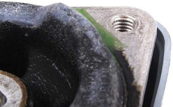 Vag Gumos Metalinis Elementas Audi A4 A6 Volkswagen Passat Originalus 8D0399151M