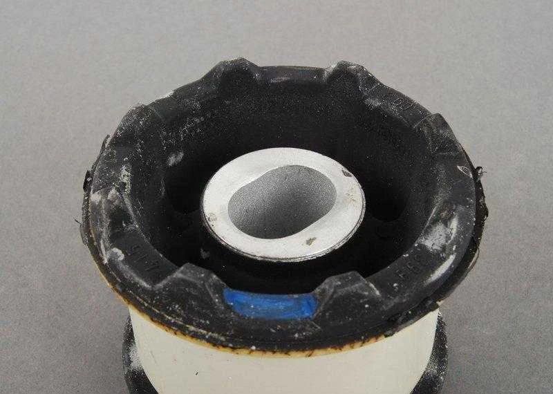 Vag Gumos Metalinis Elementas Audi A4 A6 Volkswagen Passat Originalus 8D0399415E