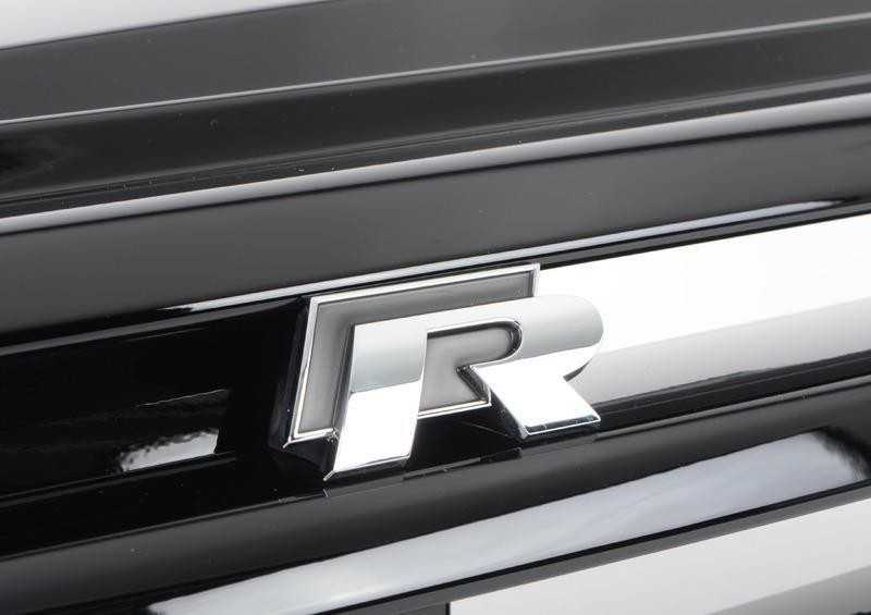 Vag Juodas Radiatoriaus Grotas Golf Golf R32 2009 2013 Originalus 5K0853651BF041