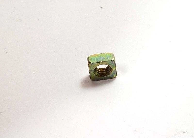 Vag Ketvirtas Ratas Square Nut Audi A3 Volkswagen Golf Originalus N90429401