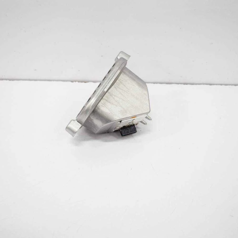 VAG LED Su Radiatoriumi Audi Q3 2015 2017 Originalus 8U0941475B