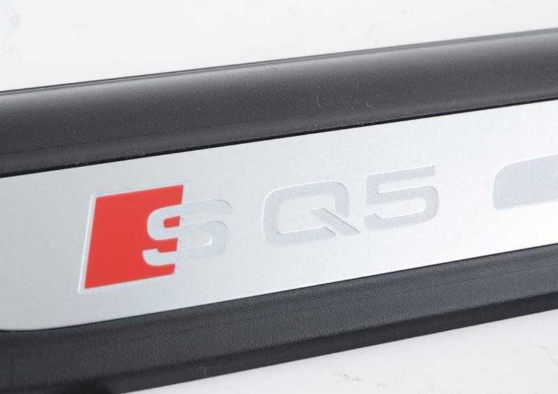 VAG Naujas originalus AUDI SQ5 8R priekinis dešinysis durys, vis dar satino juodos spalvos 8R0853374G01C OEM