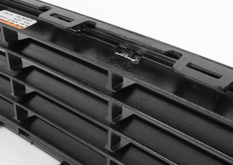 VAG Naujas originalus VOLKSWAGEN Golf 2010-2014 apatinis centrinis groteles 1K9853671A OEM