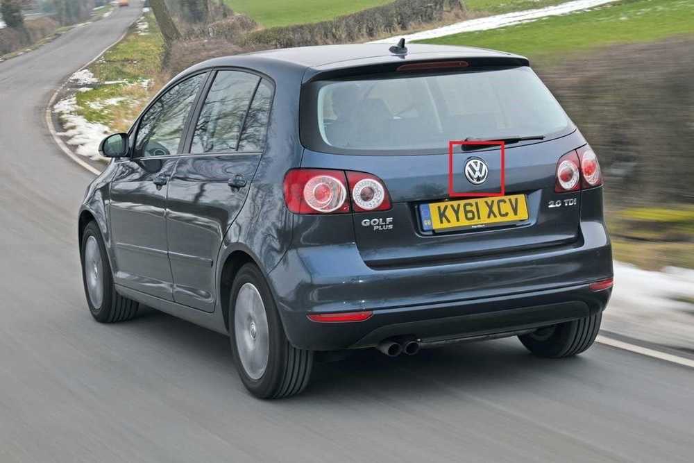 VAG NAUJAS ORIGINALUS VW GOLF PLUS 05-14 GALINIS BAGAŽINĖS CENTRO LOGOTIPAS ŽENKLAS 5M0853630D