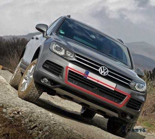VAG NAUJAS ORIGINALUS VW TOUAREG 10-14 PRIEKINIS BUFERIS CENTRINIS APATINIS GROTELĖ Juodas 7P6853671A9B9