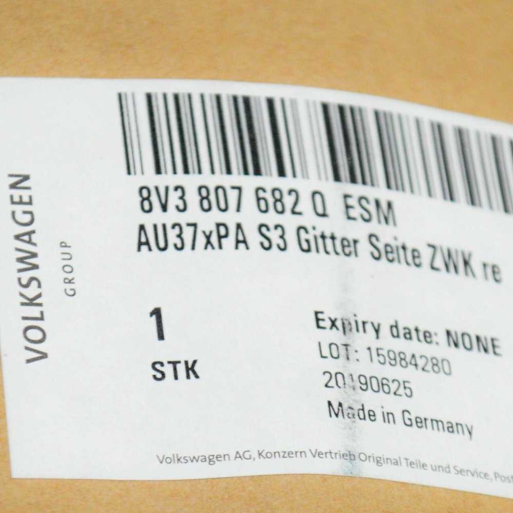 VAG OEM AUDI A3 8P PRIEKINIS BAMPERIS DEŠINĖS PUSĖS GROTELĖ 8V3807682QESM ORIGINALUS 2013