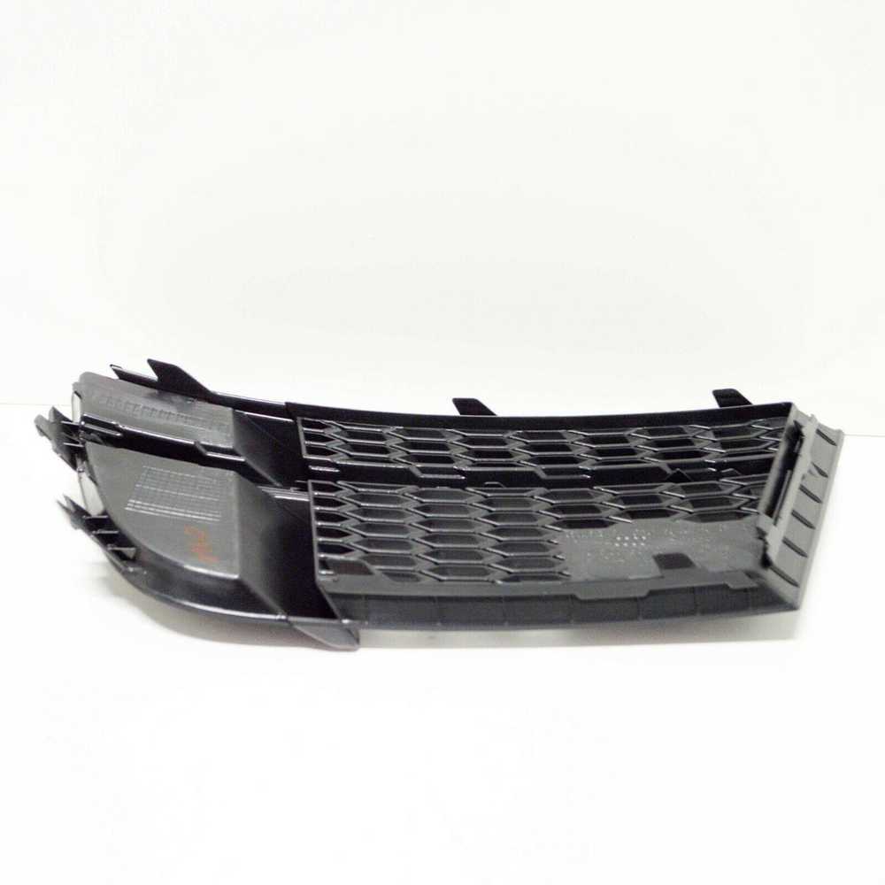 VAG OEM AUDI A3 8P PRIEKINIS BAMPERIS DEŠINĖS PUSĖS GROTELĖ 8V3807682QESM ORIGINALUS 2013