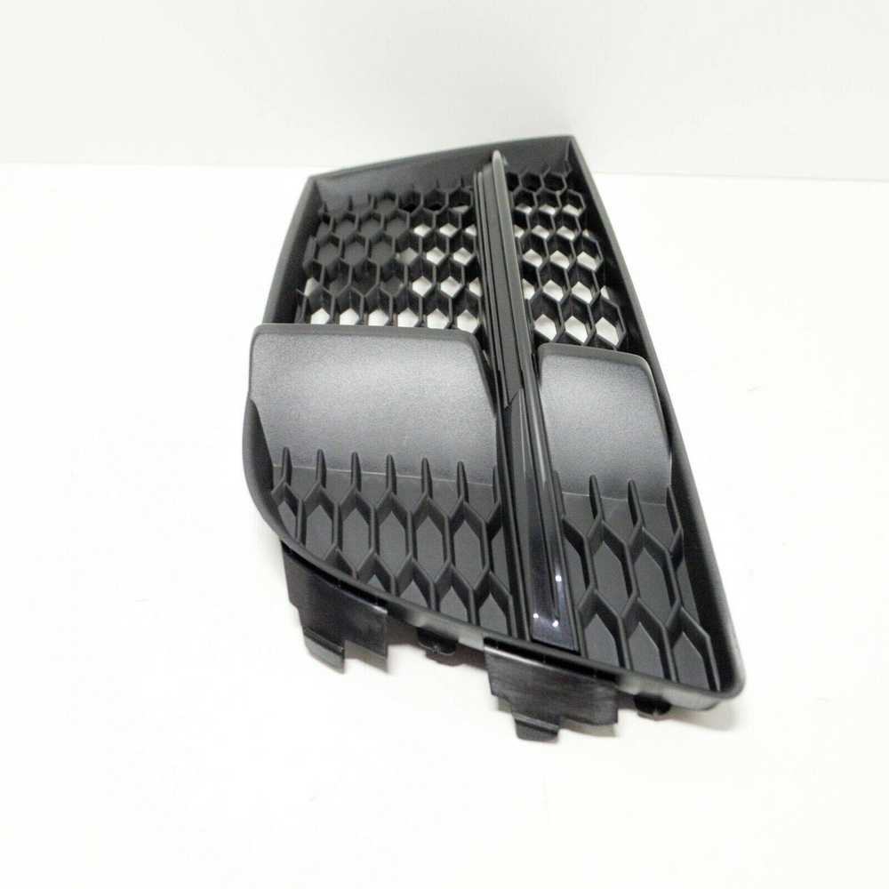 VAG OEM AUDI A3 8P PRIEKINIS BAMPERIS DEŠINĖS PUSĖS GROTELĖ 8V3807682QESM ORIGINALUS 2013