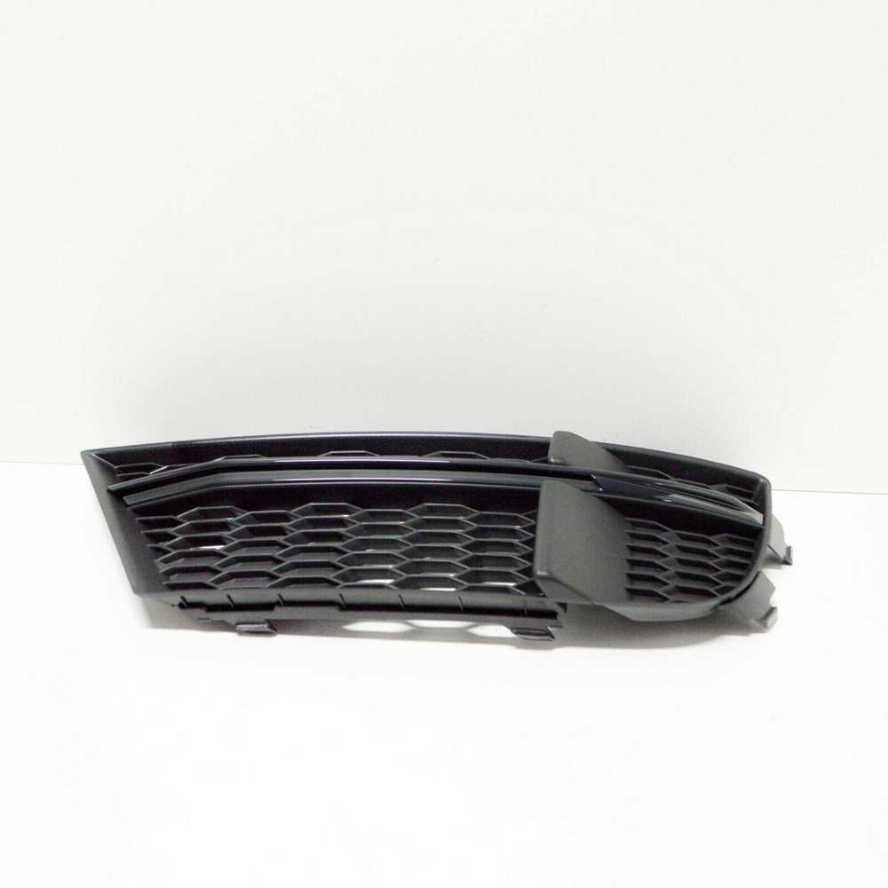 VAG OEM AUDI A3 8P PRIEKINIS BAMPERIS DEŠINĖS PUSĖS GROTELĖ 8V3807682QESM ORIGINALUS 2013