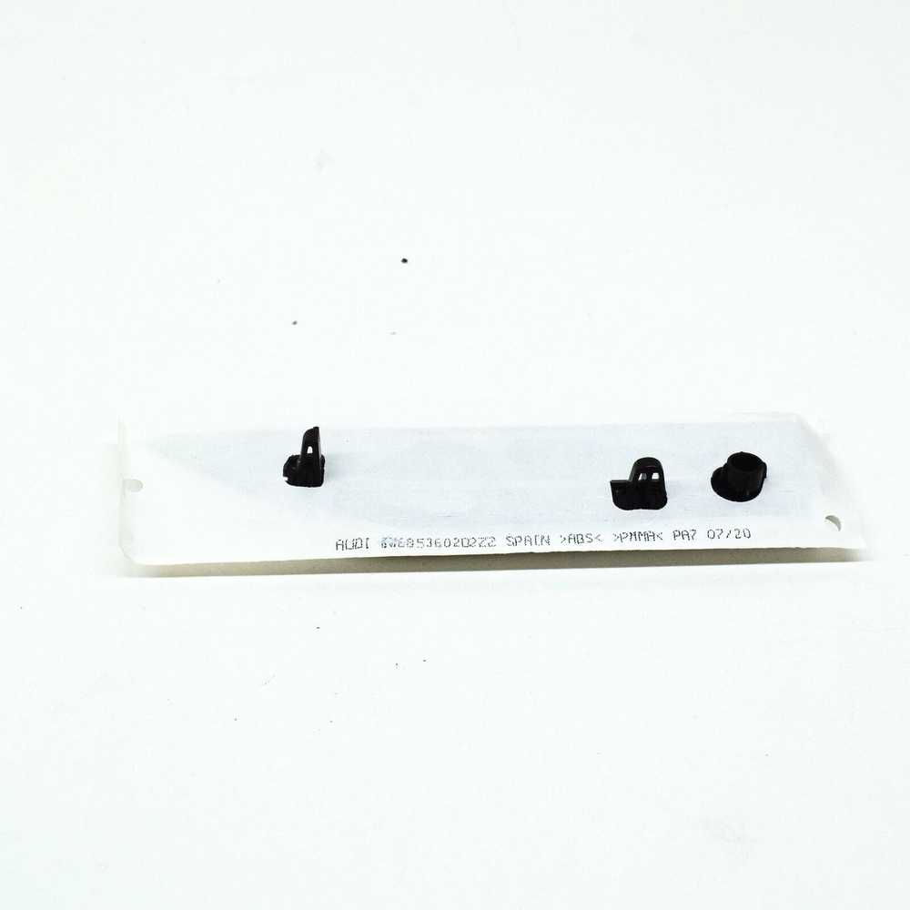 VAG OEM AUDI RS5 SPORTBACK 8W6 PRIEKINIS DEŠINIS KAPOTAS EMBLEMA 8W6853602DPUZ ORIGINALI