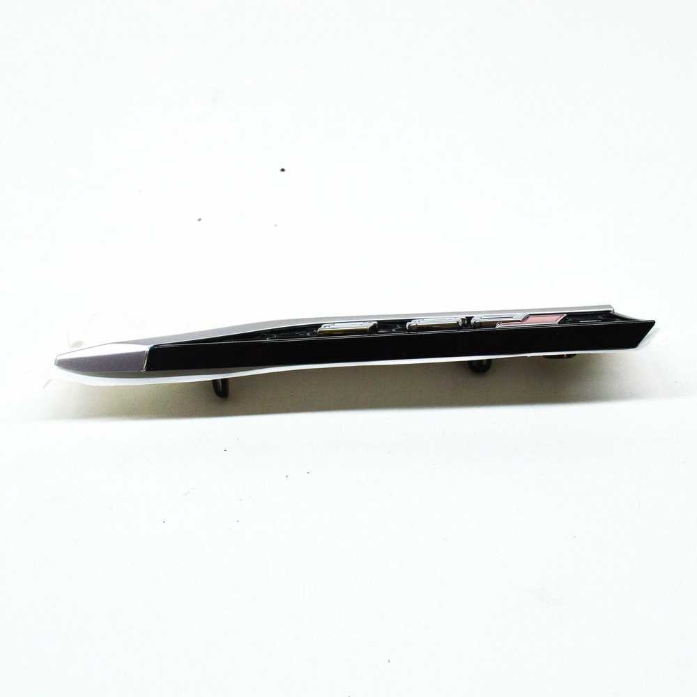 VAG OEM AUDI RS5 SPORTBACK 8W6 PRIEKINIS DEŠINIS KAPOTAS EMBLEMA 8W6853602DPUZ ORIGINALI