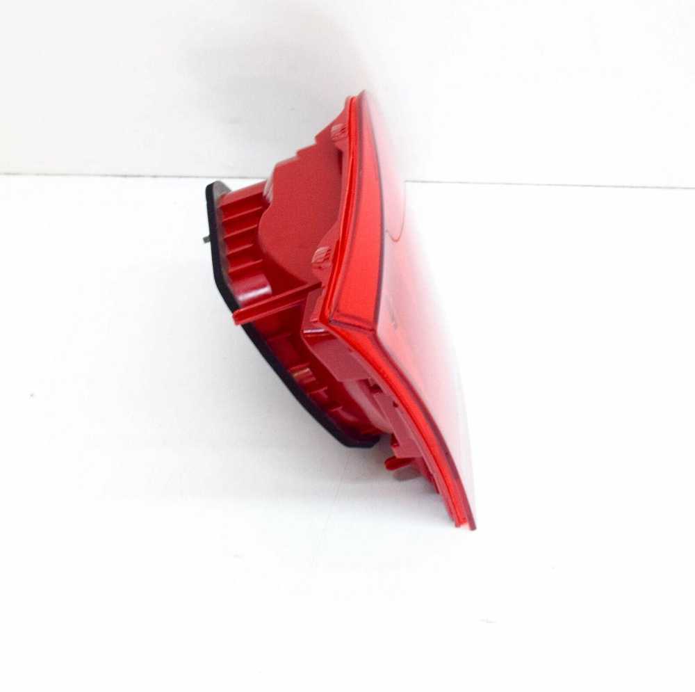 VAG Originali galinė žibintų lemputė kairėje vidinėje pusėje VW Touareg 7P5 7P6 7P6945093B