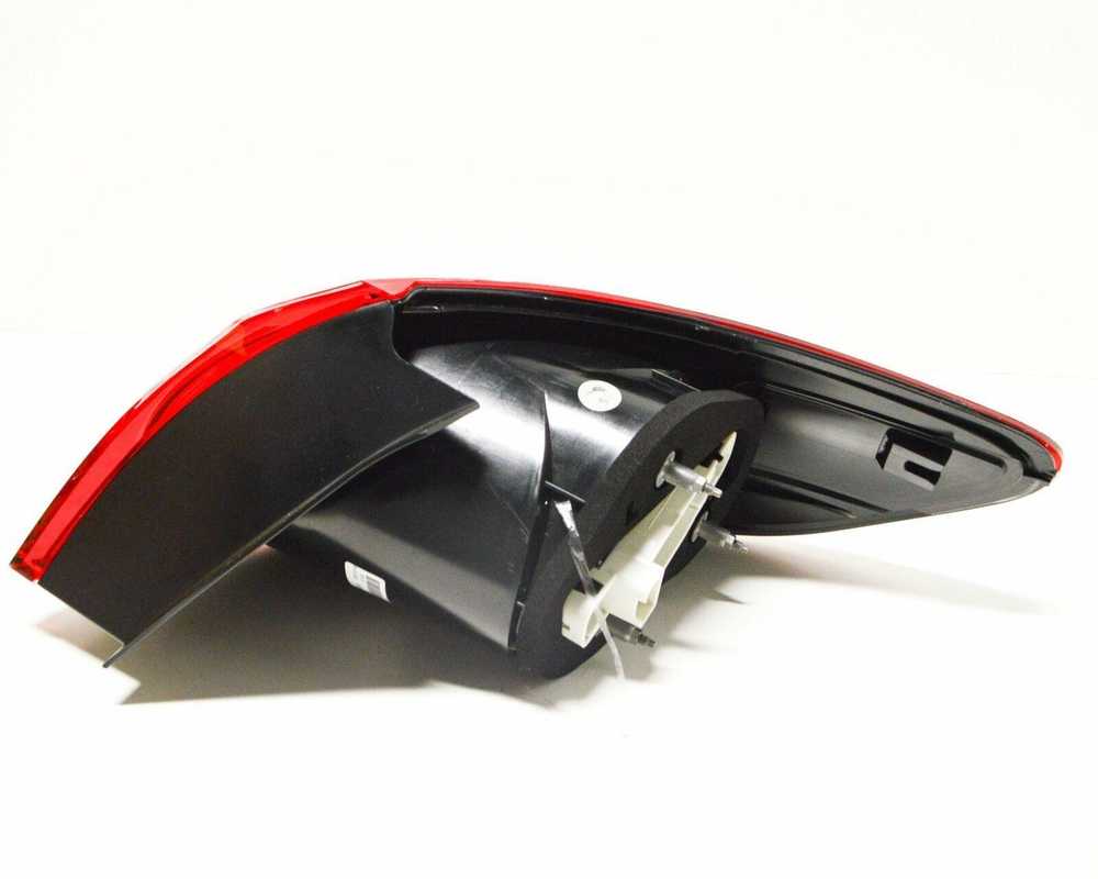 VAG Originali galinė žibintų lemputė N/S išorinė tinka VW Passat CC kupė 3C8945207S