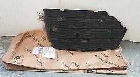 VAG Originalus galinis dangtelis AUDI Q3 8U0807151C4U8