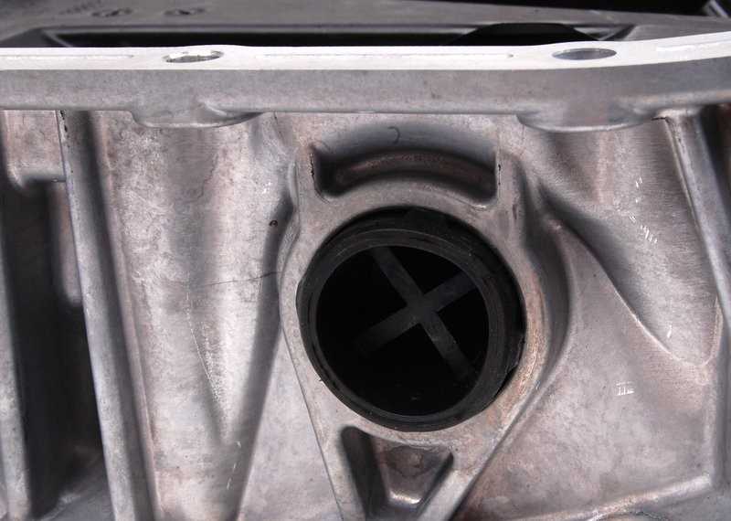 VAG Originalus Volkswagen Audi - Alyvos bakas - Su alyvos lygio jutikliu - 03H103601J