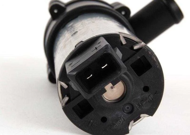 VAG Papildomas aušinimo siurblys Volkswagen Golf 1993-2002 Beetle 1998-2005 Originalus 251965561B