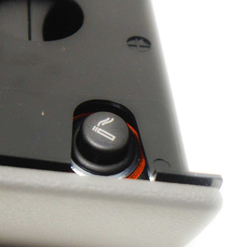 VAG Peleninė Su Korpusu Cigarų Žiebtuvėliu Volkswagen Transporter Kombi 2003-2015 Originalus 7H18573013U6