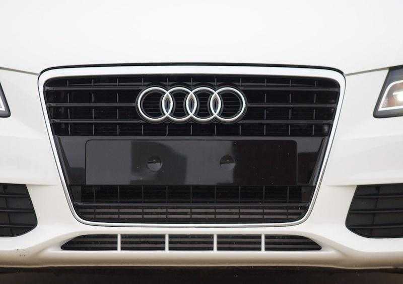 Vag Radiatoriaus Grotelės Juodos Blizgios Audi A4 Avant 2008 2012 Originalus 8K0853651T94