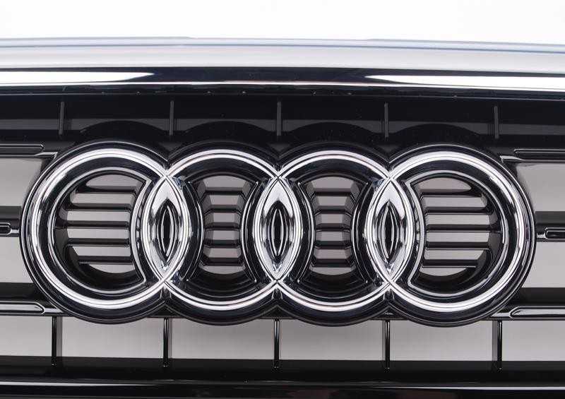 Vag Radiatoriaus Grotelės Juodos Blizgios Audi A4 Avant 2008 2012 Originalus 8K0853651T94