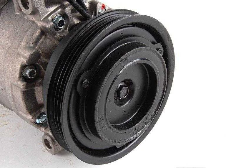VAG Šaldytuvas Kompressorius Su Klampu Audi A4 A6 Volkswagen Passat Originalus 8D0260805RX