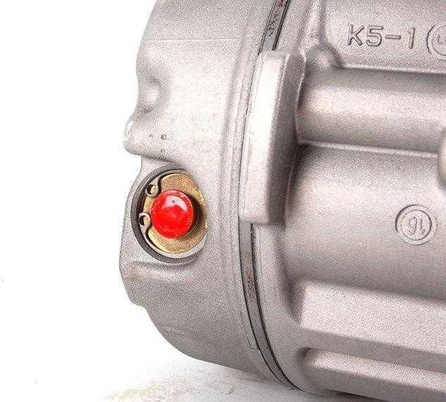 VAG Šaldytuvas Kompressorius Su Klampu Audi A4 A6 Volkswagen Passat Originalus 8D0260805RX