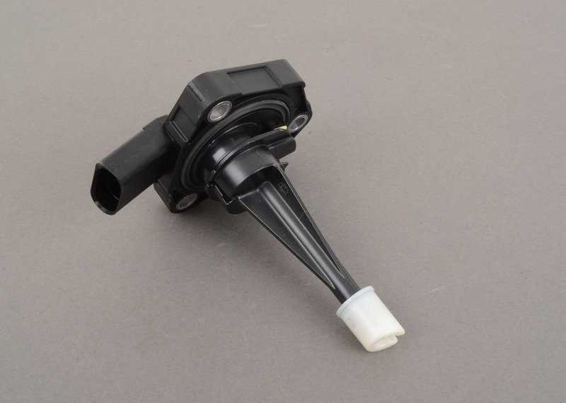 VAG Tinka Audi A4 A5 A6 Volkswagen Jetta - Variklio alyvos lygio jutiklis - HELLA 013680041