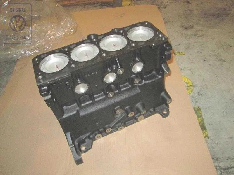 VAG Variklio Blokas Su Stūmokliais Golf Mk3 Passat B3 Originalus 051103101A