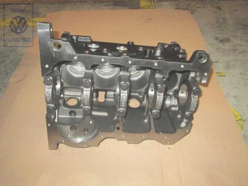 VAG Variklio Blokas Su Stūmokliais Golf Mk3 Passat B3 Originalus 051103101A
