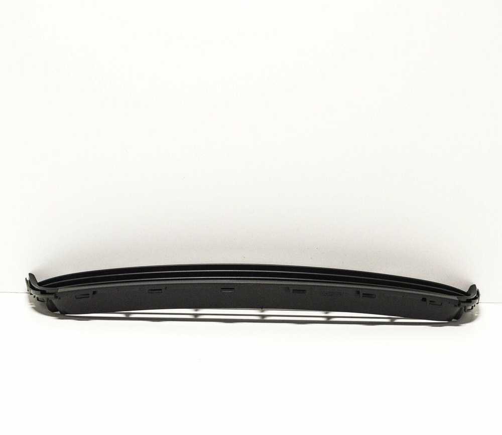 VAG Volkswagen Golf Plus MK5 Priekinis Bamperio Centrinis Grotelės 5M0853677D9B9 NAUJAS ORIGINALUS