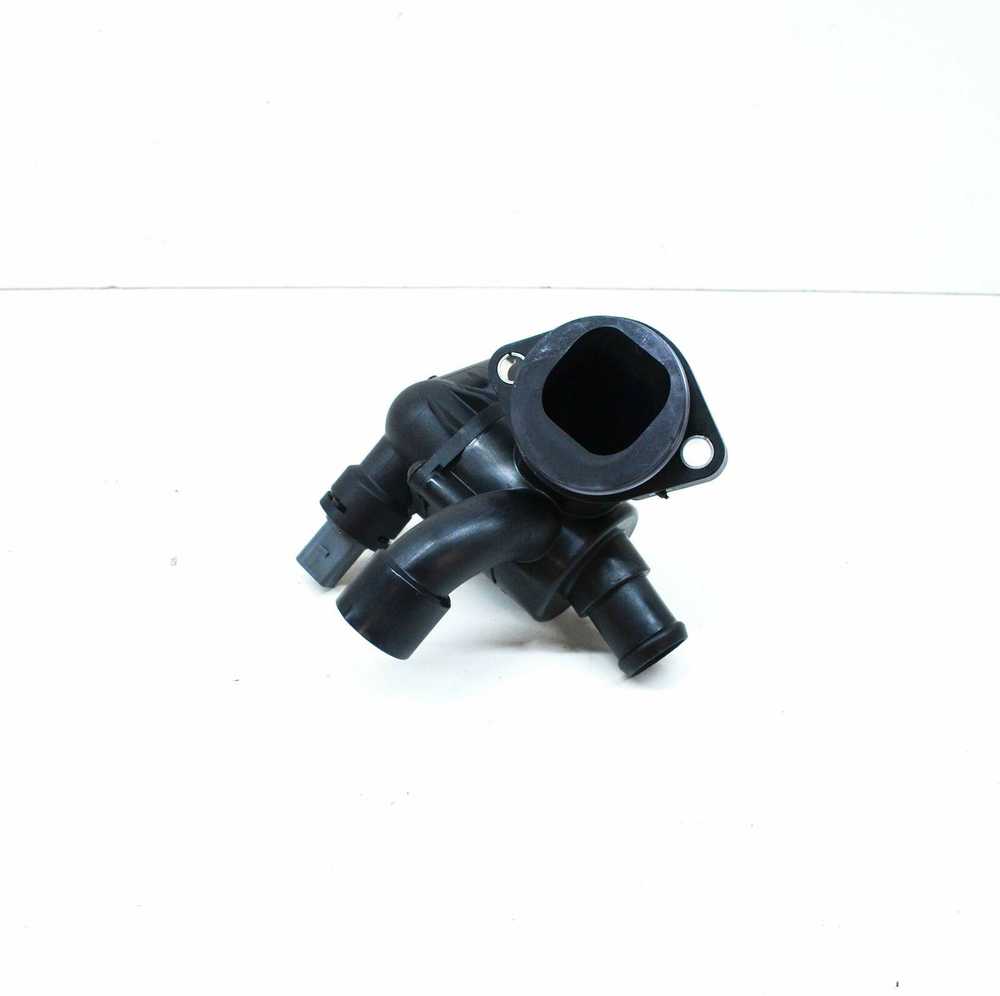 VAG Volkswagen Passat variklio aušinimo skysčio termostatas originalus 03L121111Q