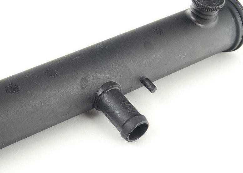 VAG "Volkswagen" variklio aušinimo skysčio vamzdelis originalus 022121050A