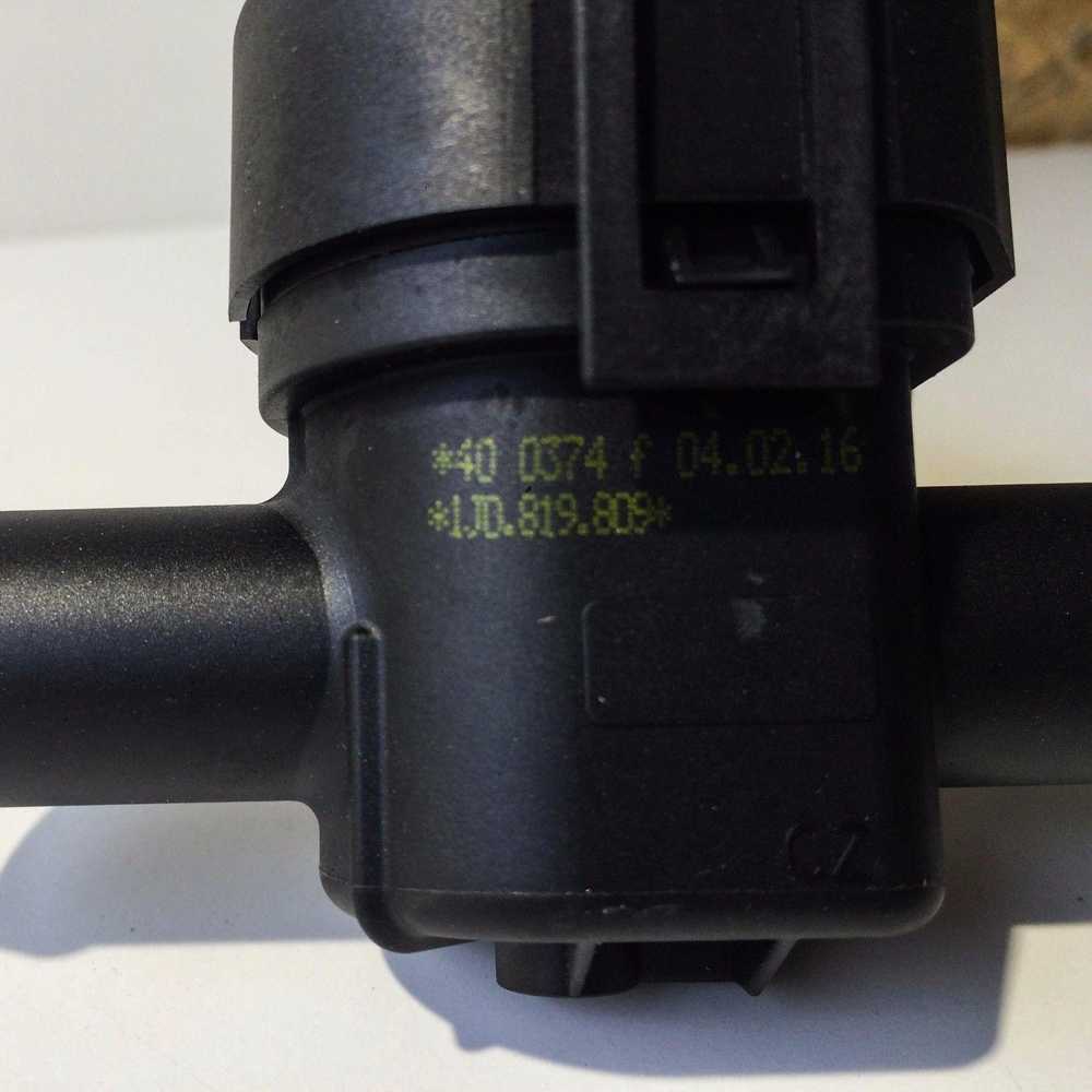 VAG VW Audi Skoda aušinimo skysčio šildytuvo reguliavimo vožtuvas originalus 1J0819809