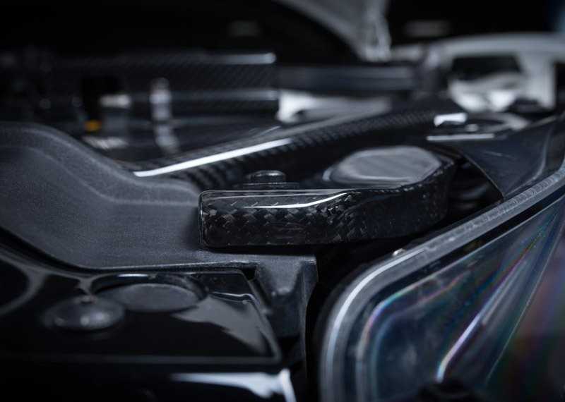 VAG VW GOLF MK6 09-14 O/S Dešinysis viršutinio žibinto atramos laikiklis 5K0806930B Originalus